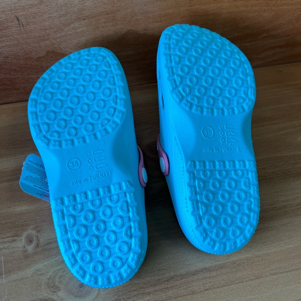 Kids Crocs - Picture 10 of 10